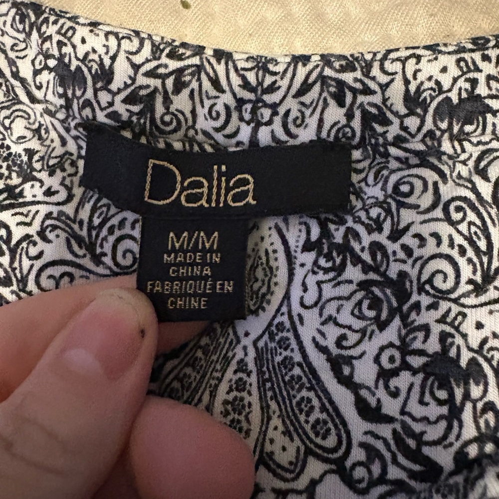 Dalia Monochrome Patterned Top - Picture 2 of 2